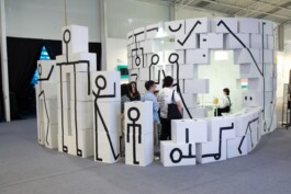 Face-o-mat by Tobias Gutmann, Shenzhen Tobias Gutmann - Face-o-mat / Sai Bot