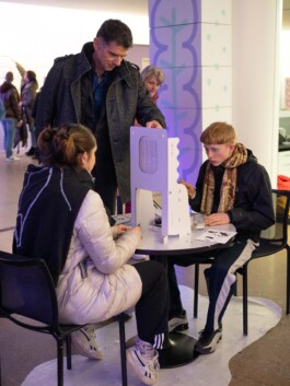 Tobias Gutmann - Face-o-mat / Sai Bot