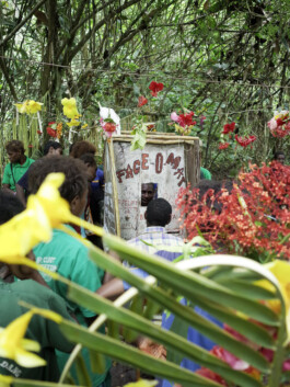 Face-o-mat by Tobias Gutmann, Wamangu, Papua New Guinea Tobias Gutmann - Face-o-mat / Sai Bot