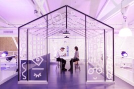 Face-o-mat by Tobias Gutmann, Hermès Paris Tobias Gutmann - Face-o-mat / Sai Bot