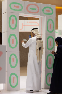 Face-o-mat Tobias Gutmann & Face-o-mat Atelier, 2024, Ithra Museum, Dhahran, Saudi Arabia Tobias Gutmann - Face-o-mat / Sai Bot