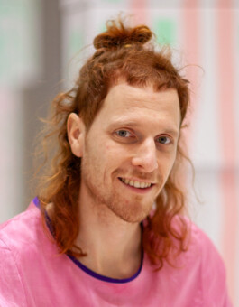 Face-o-mat Tobias Gutmann & Face-o-mat Atelier, 2024, Ithra Museum, Dhahran, Saudi Arabia Tobias Gutmann - Face-o-mat / Sai Bot